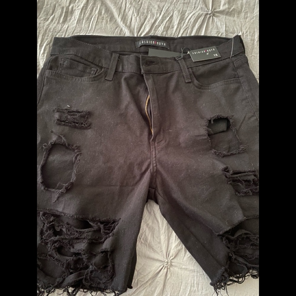Distressed Bermuda shorts Black